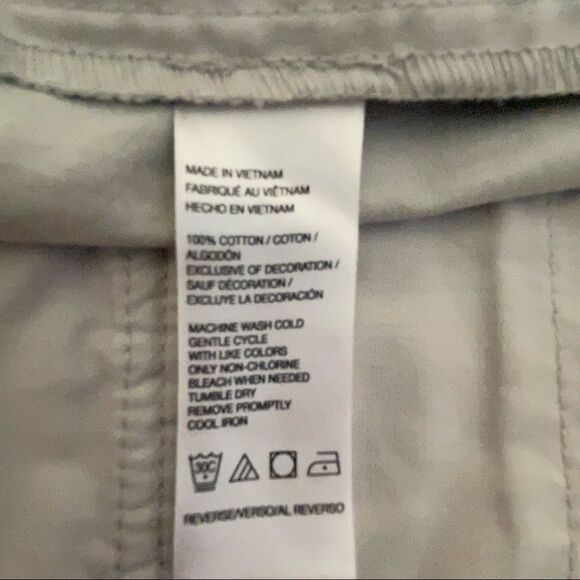 Izod ~ Lt Grey Womens Shorts ~ size 14 - Picture 10 of 12